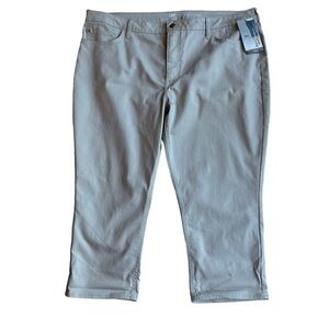 LEE Women’s size 22 Midrise Regular Fit Capri Pants Silver Cloud Tan NWT